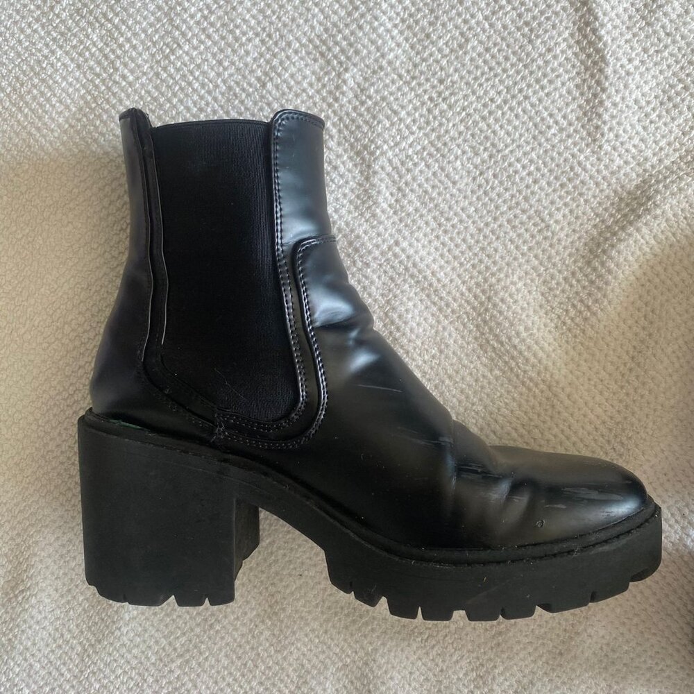 Timeless Charm: Loved Black Heeled Ankle Boots 👢🖤
